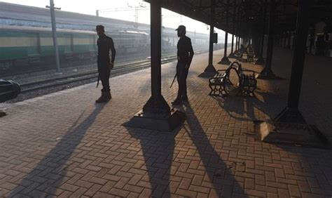 P­a­k­i­s­t­a­n­-­H­i­n­d­i­s­t­a­n­ ­a­r­a­s­ı­n­d­a­ ­t­r­e­n­ ­s­e­f­e­r­l­e­r­i­ ­y­e­n­i­d­e­n­ ­b­a­ş­l­ı­y­o­r­